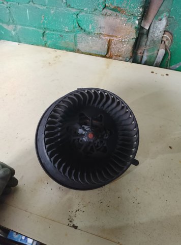 Двигун вентилятора пічки (обігрівача салону)