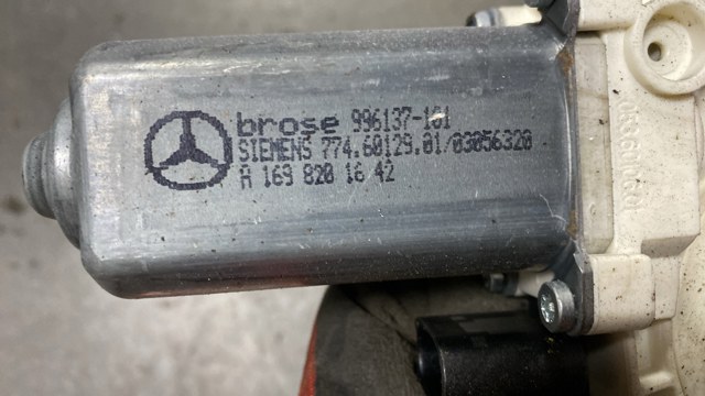 Двигун склопідіймача двері передньої, правої