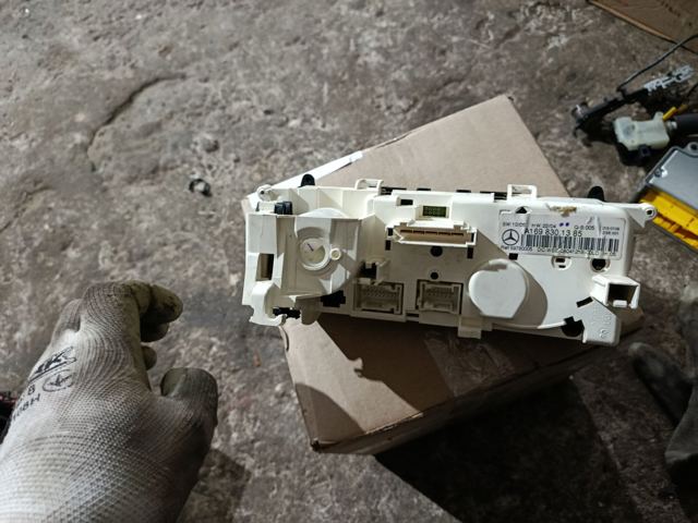 A1698300585 MERCEDES Блок управления кондиционером купить в Сумы