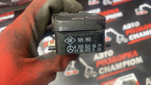 Кнопки переднего левого стеклоподъёмника A2038200110 MERCEDES