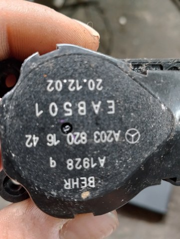 Двигун заслінки печі