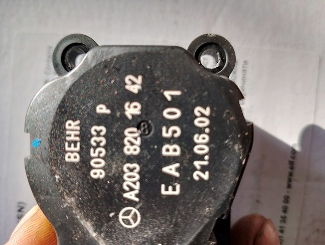 Двигун заслінки печі