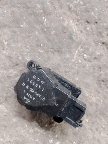 Двигун заслінки печі