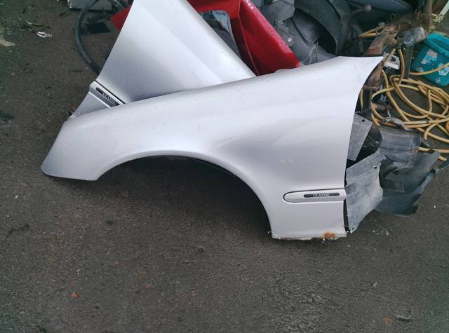 Переднее левое крыло A2038800118 MERCEDES