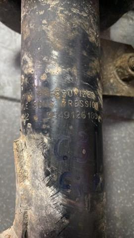 Амортизатор передний правый