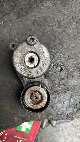 Натяжитель приводного ремня