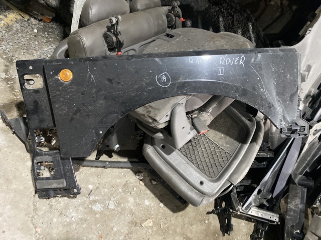 Крыло переднее правое