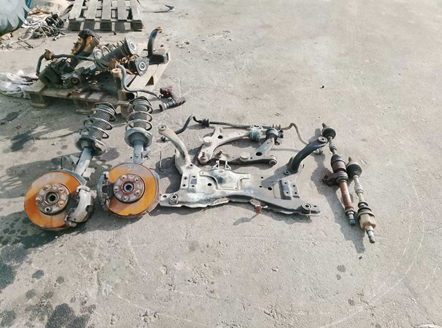 Цапфа - поворотний кулак передній, лівий