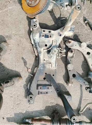 Балка передньої підвіски, підрамник