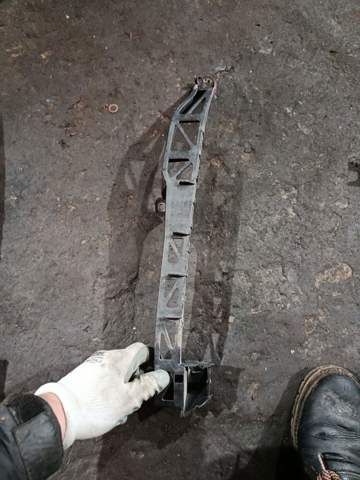 Направляюча переднього бампера, права — фото 3