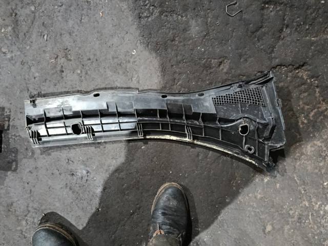 Решітка під лобове скло