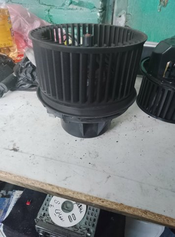 Двигун вентилятора пічки (обігрівача салону)