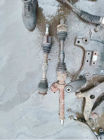 Полуось (привод) передняя левая