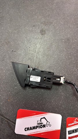 Кнопка включения аварийного сигнала