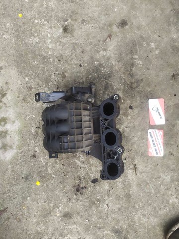 Колектор впускний