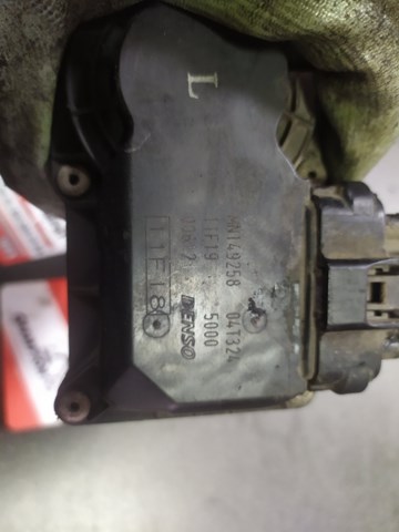 Дросільна заслінка в зборі