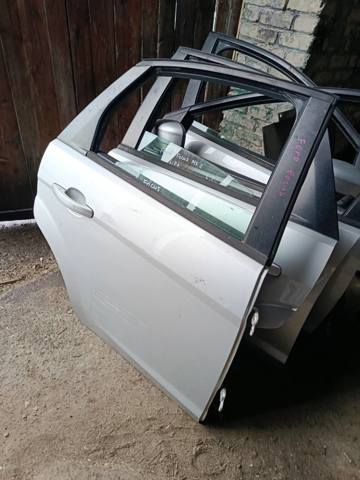 Двері задні, праві