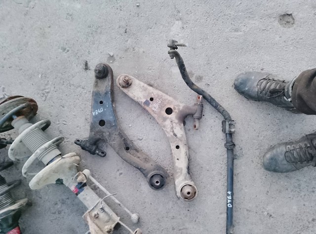 Амортизатор передний левый