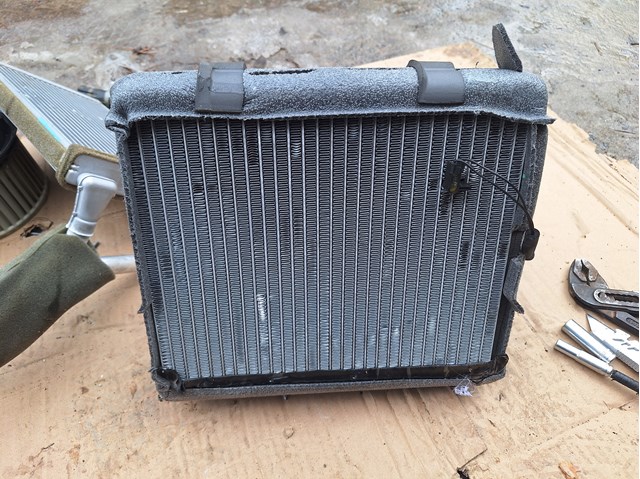 FORD AE9Z18476B Радиатор печки (отопителя) задний в наличии Украина