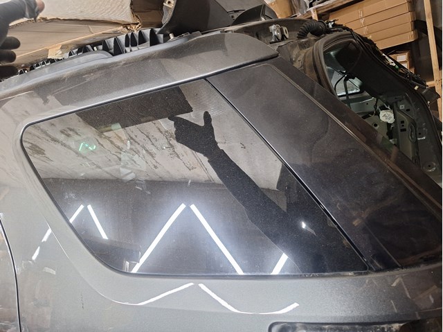 Стекло багажника, левое BB5Z7829701C FORD