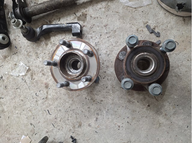 Задняя шпиндель LB5Z1104B FORD