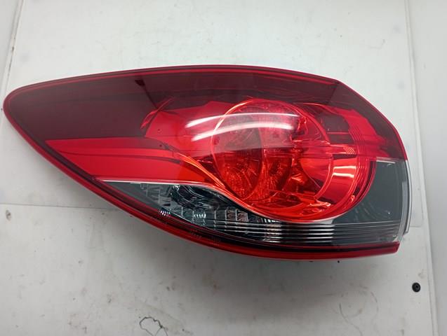 Задний правый внешний фонарь GHP951150 MAZDA
