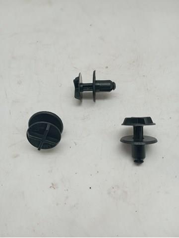 LR024316 LAND ROVER Пистон (клип) крепления обшивки двери купить в Винница