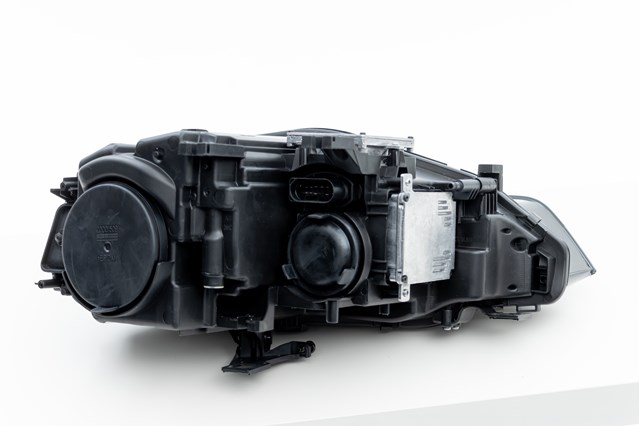 8T0941043E VAG Левая фара купить в Чернигов