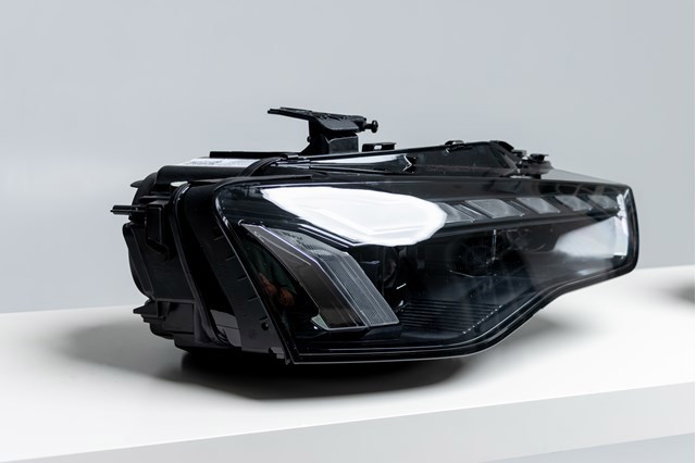 VAG 8T0941044 Правая фара в наличии Каменское
