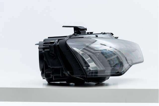 VAG 8T0941044C Фара правая в наличии Ужгород
