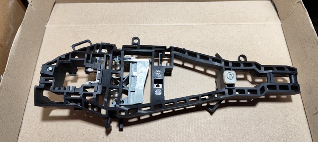 Держатель наружной ручки двери, передней левой 51217242567 BMW