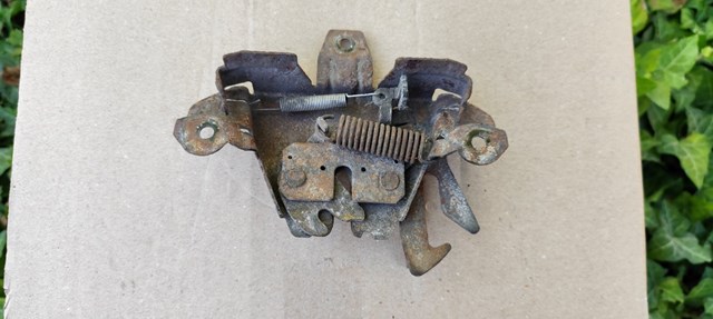 Запор капота (замок и привод замка капота) MB927808 MITSUBISHI