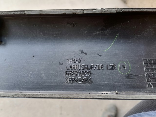 Молдинг передней левой двери 5727A029 MITSUBISHI