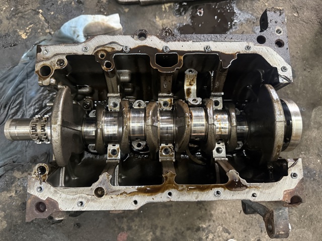 Коленвал двигателя 03C105101BM VAG