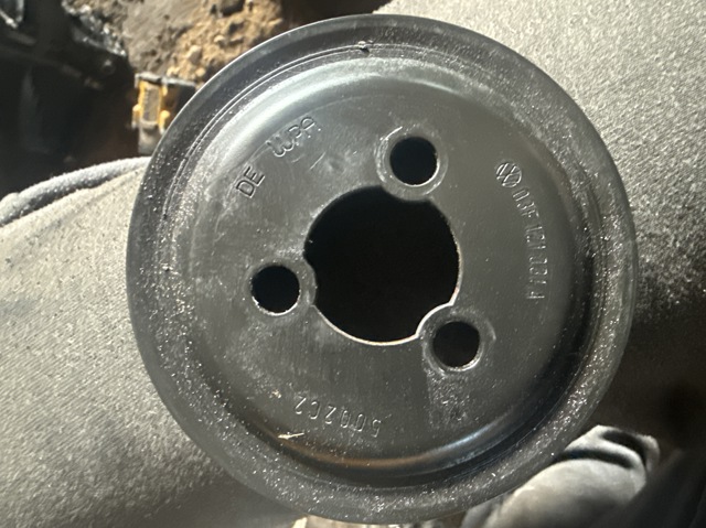 VAG 03F121031A Шкив водяной помпы в наличии Ровно