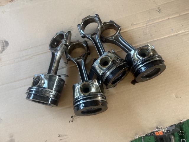 Поршень в сборе Volkswagen AMAROK