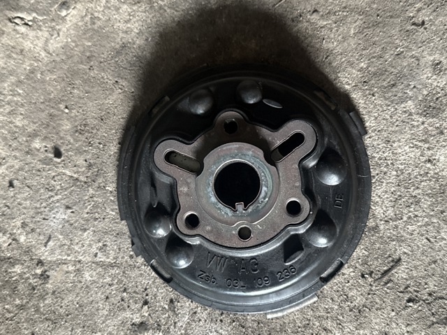 Фланец шестерни распредвала 03L109236 VAG