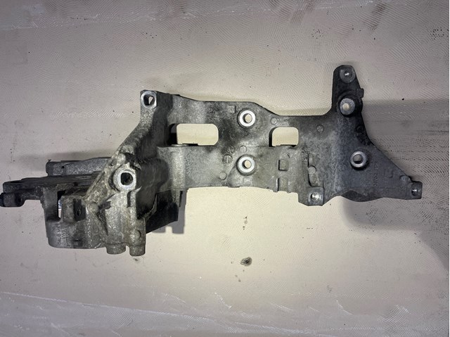 Кронштейн генератора натяжной Volkswagen Polo 6