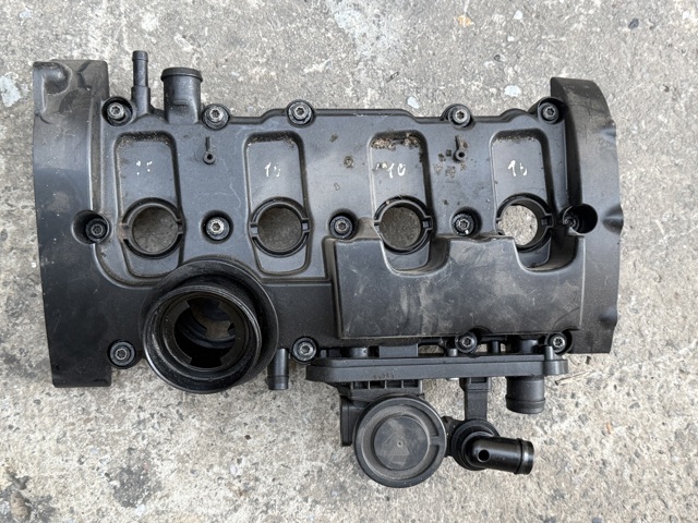 Крышка двигателя 06F103469F VAG