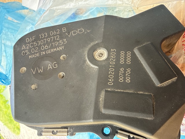 VAG 06F133062B Дроссельная заслонка в сборе в наличии Львов