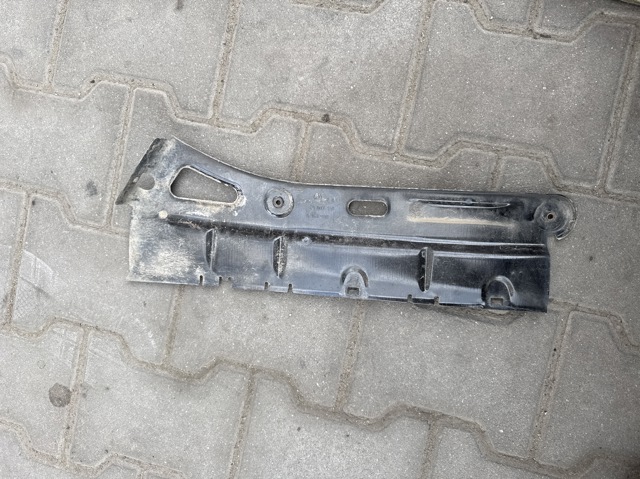 Правый кронштейн заднего бампера 1Z9807148 VAG