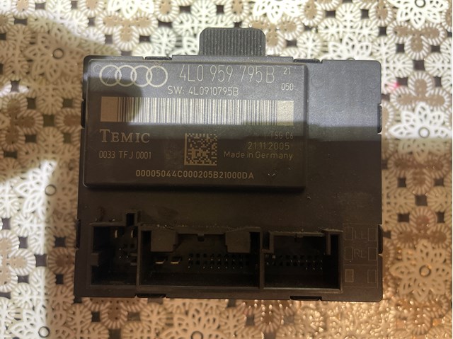 Блок комфорта задней двери 4L0959795B VAG