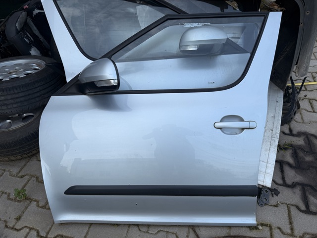 Водительская дверь 5L0831055 VAG