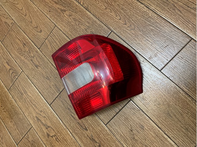 Задний левый стоп 5L0945111 VAG