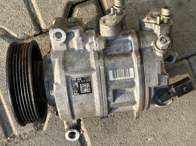 Компрессор климатической установки 5Q0820803F VAG