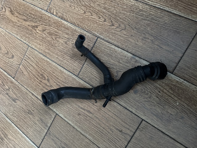 Шланг системы охлаждения Skoda Fabia I