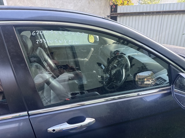 Стекло передней двери, правой 73300SWYE00 HONDA