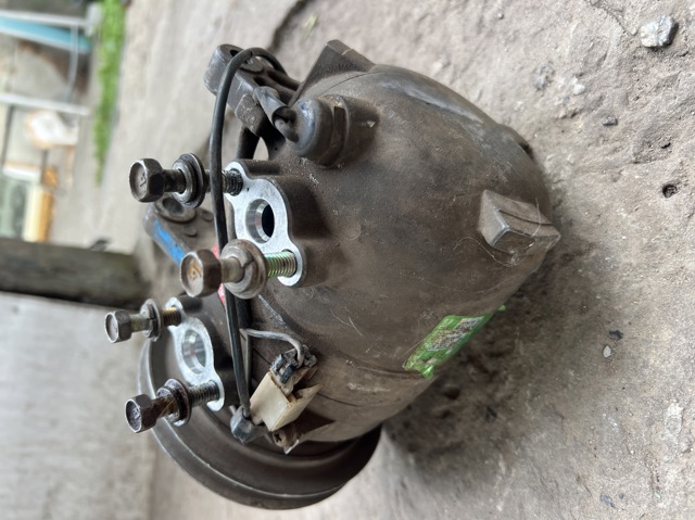 Компрессор системы кондиционирования 926000F001 NISSAN