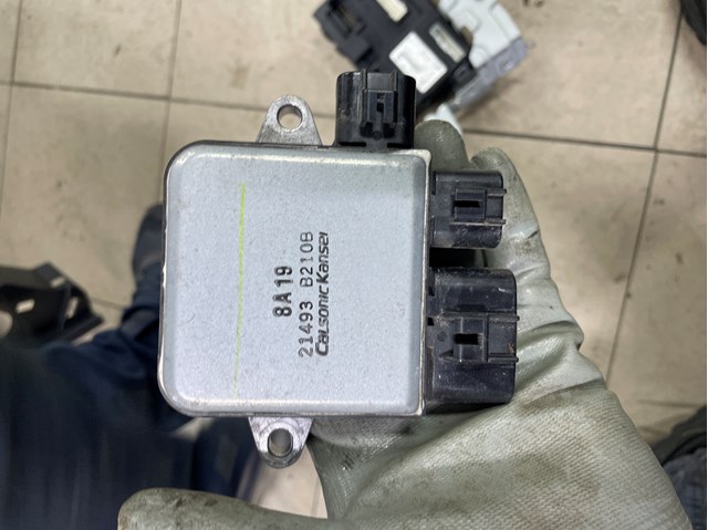 Регулятор оборотов вентилятора 21493B210B NISSAN