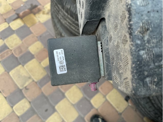 Антенна GPS 3G9035534 VAG